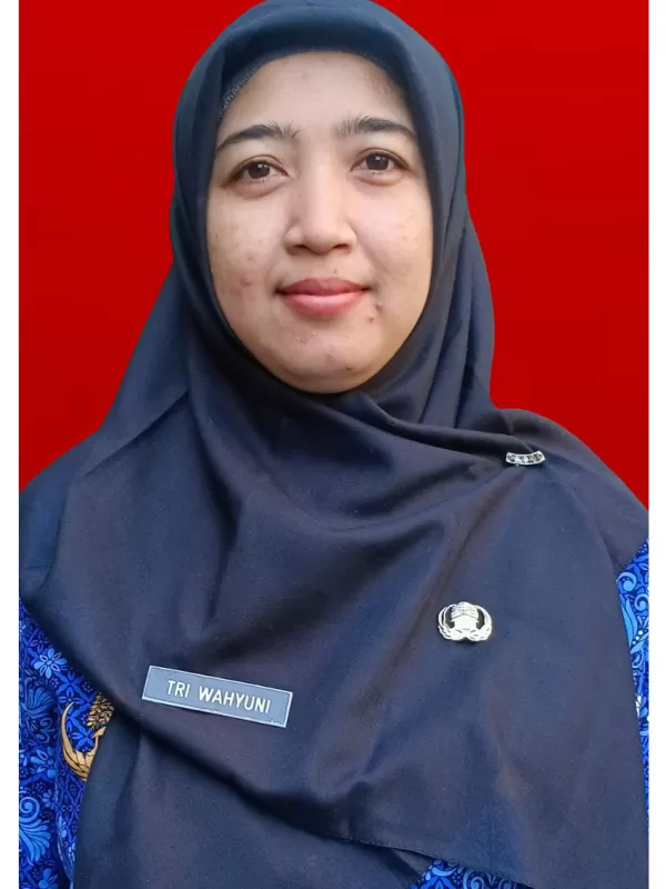 Tri Wahyuni ,S.Pd.I